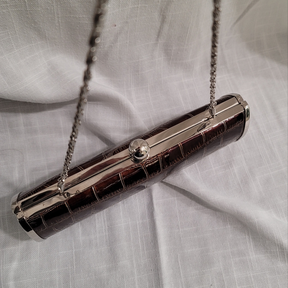 Elegant Crocodile Embossed Clutch with Chain handle - Picture 6 of 8